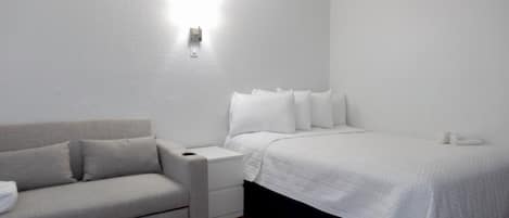 Doppia Standard, 1 letto queen con divano letto (1 Queen Bed and 1 Twin Bed (Sleeps 3) | Una scrivania, Wi-Fi gratuito, lenzuola