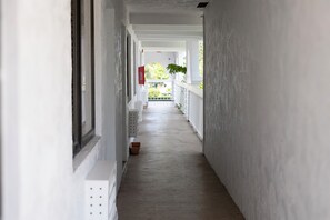 Building design - Palm Breeze Hotel (Lake Worth)
