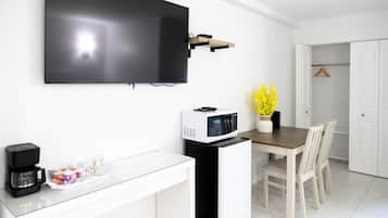 Deluxe Double Room, 2 Double Beds | Desk, free WiFi, bed sheets
