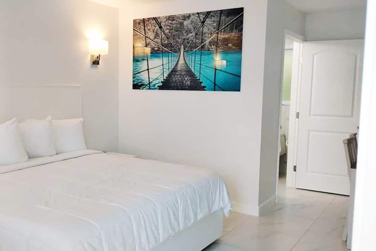 Superior Room, 1 King Bed | Desk, free WiFi, bed sheets