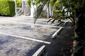 Accessible parking - Palm Breeze Hotel (Lake Worth)