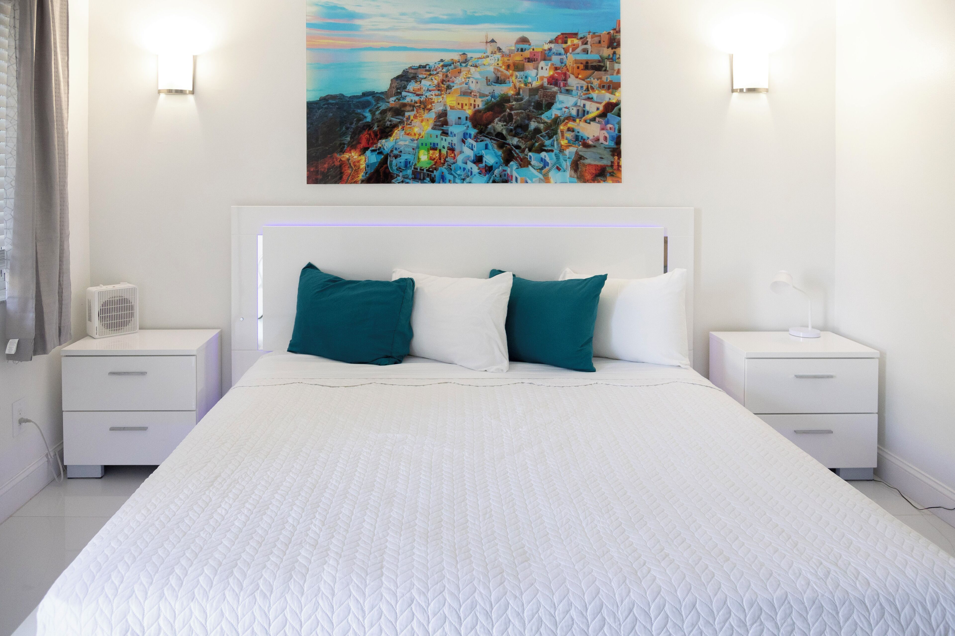 Deluxe kamer, 1 kingsize bed, uitzicht op zwembad | Een bureau, gratis wifi, beddengoed