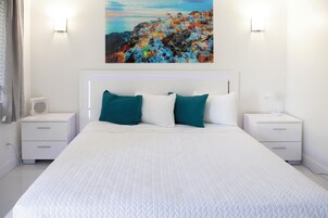 Escritorio, wifi gratis y ropa de cama 