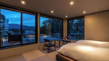 Deluxe Twin kamer, balkon, uitzicht op zee | 1 slaapkamer, donzen dekbedden, een kluis op de kamer, gratis wifi