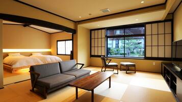 Suíte luxo, terraço, vista para o jardim | 1 quarto, edredons de pluma, cofres nos quartos, Wi-Fi de cortesia