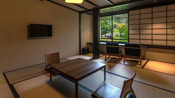 Japanese Style Room | Down comforters, in-room safe, free WiFi, bed sheets