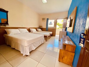A hotel room with two beds, a desk, and a window with curtains. - Hotel Porto das Âncoras (Porto Seguro)