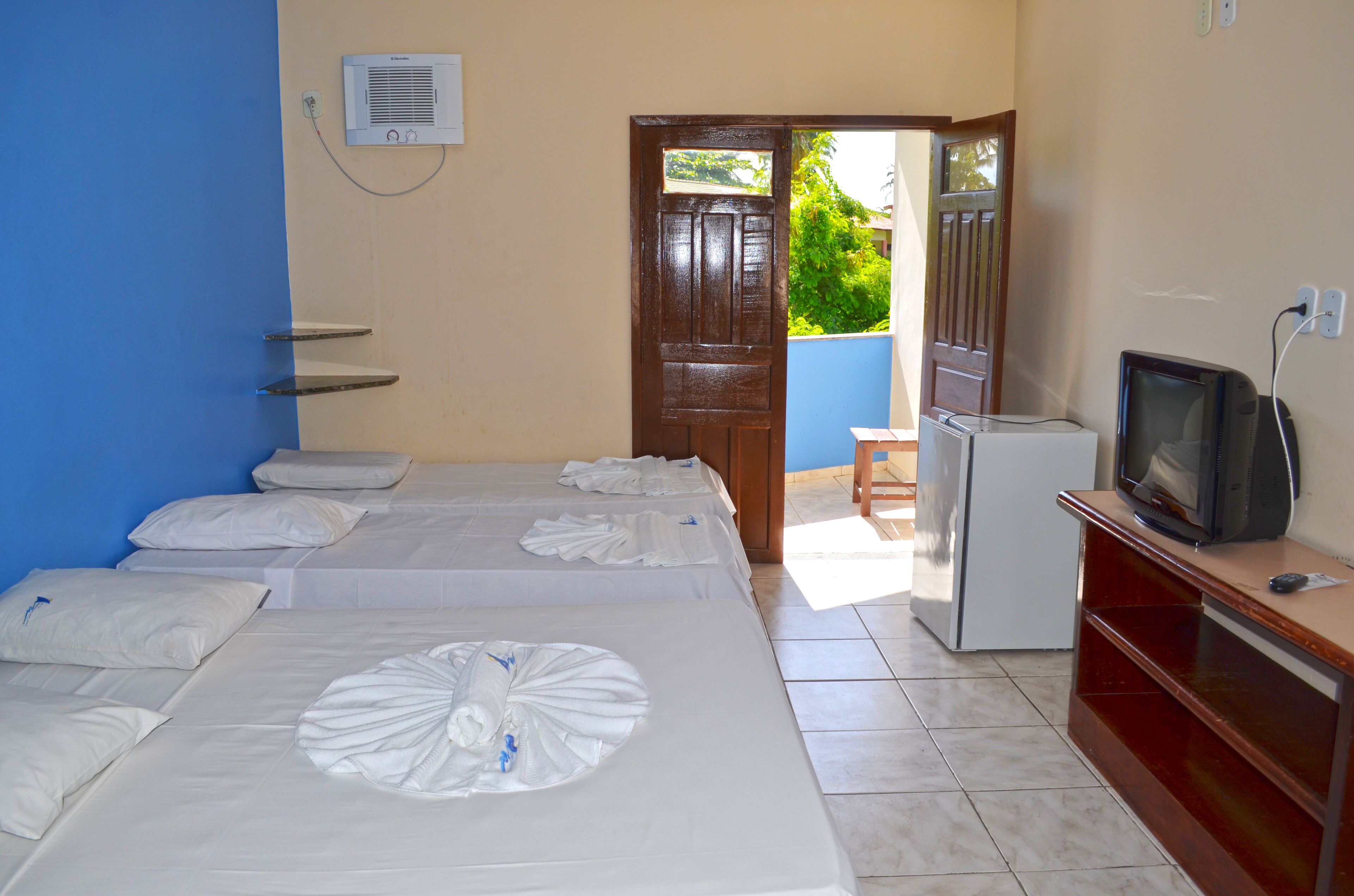 in-room safe, free wifi, bed sheets