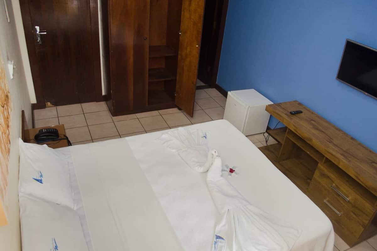 Peti besi dalam bilik, Wi-fi percuma, cadar katil