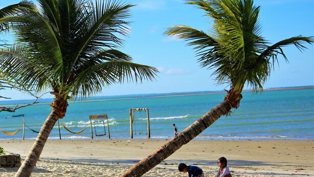 Pantai di sekitar