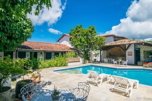 Outdoor pool, pool umbrellas, sun loungers