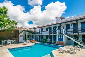 Outdoor pool, pool umbrellas, sun loungers