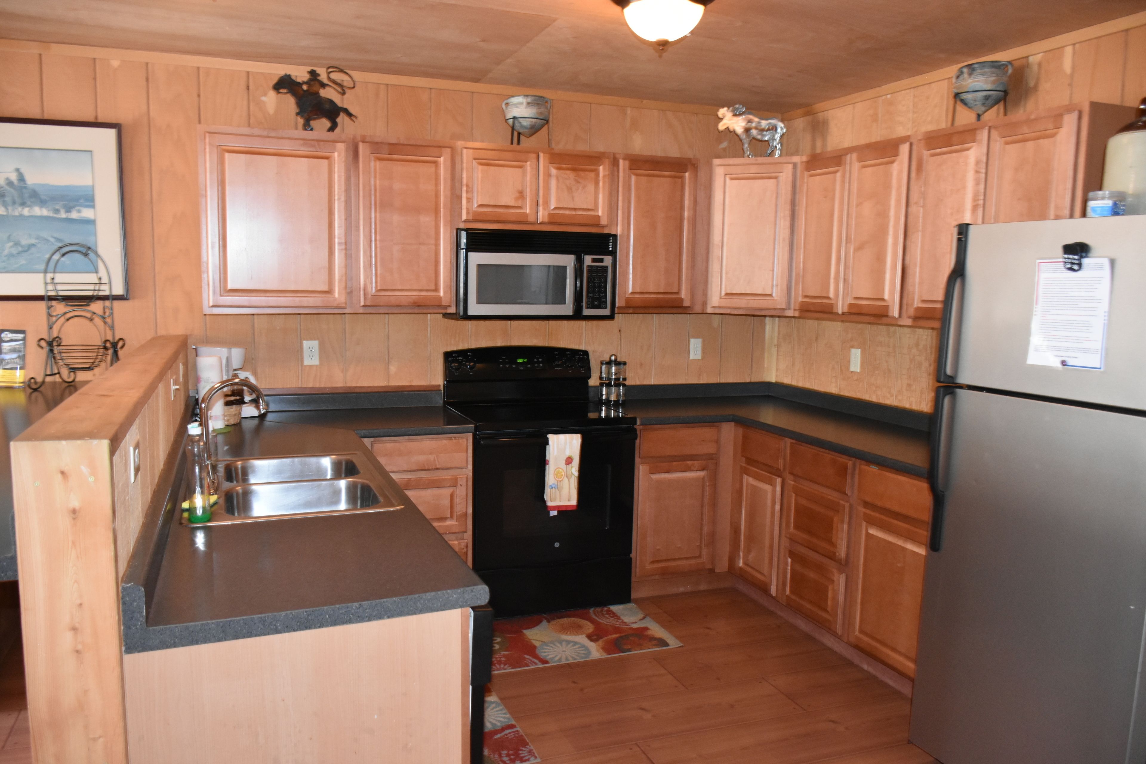 Refrigerador con freezer, microondas, horno, placa de cocina