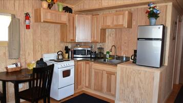 Full-sized fridge, microwave, stovetop, coffee/tea maker