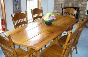 行政小屋, 3 间卧室, 厨房, 山景 | 客房内用餐