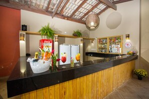 Petit déjeuner, déjeuner et dîner servis sur place