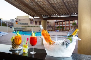 Outdoor pool, pool umbrellas, sun loungers