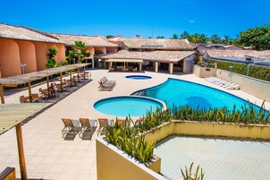 Outdoor pool, pool umbrellas, sun loungers