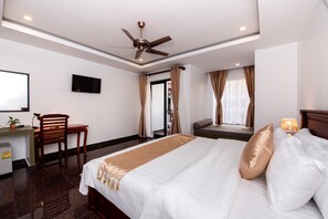 1 kamar tidur, minibar, brankas, dan didekorasi berbeda-beda