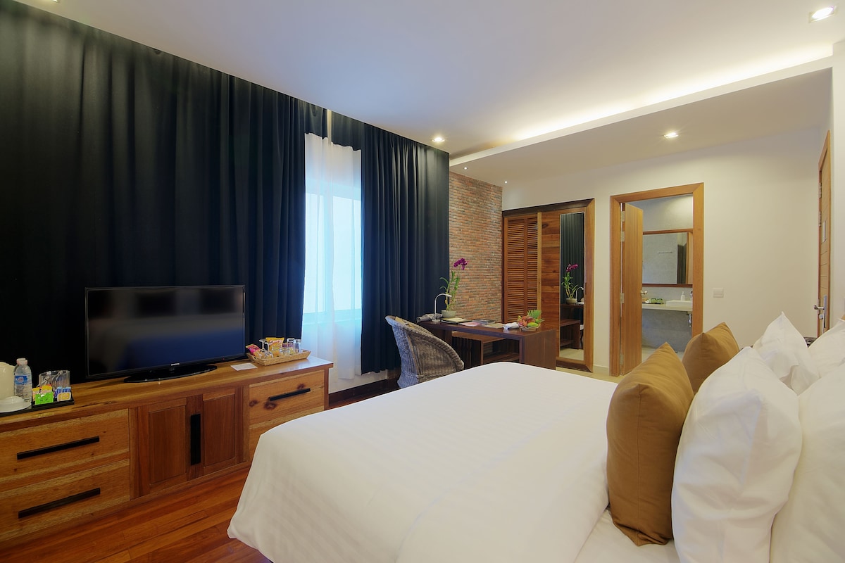 Egyptian cotton sheets, premium bedding, down duvets, pillow-top beds