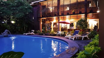 Outdoor pool, pool loungers