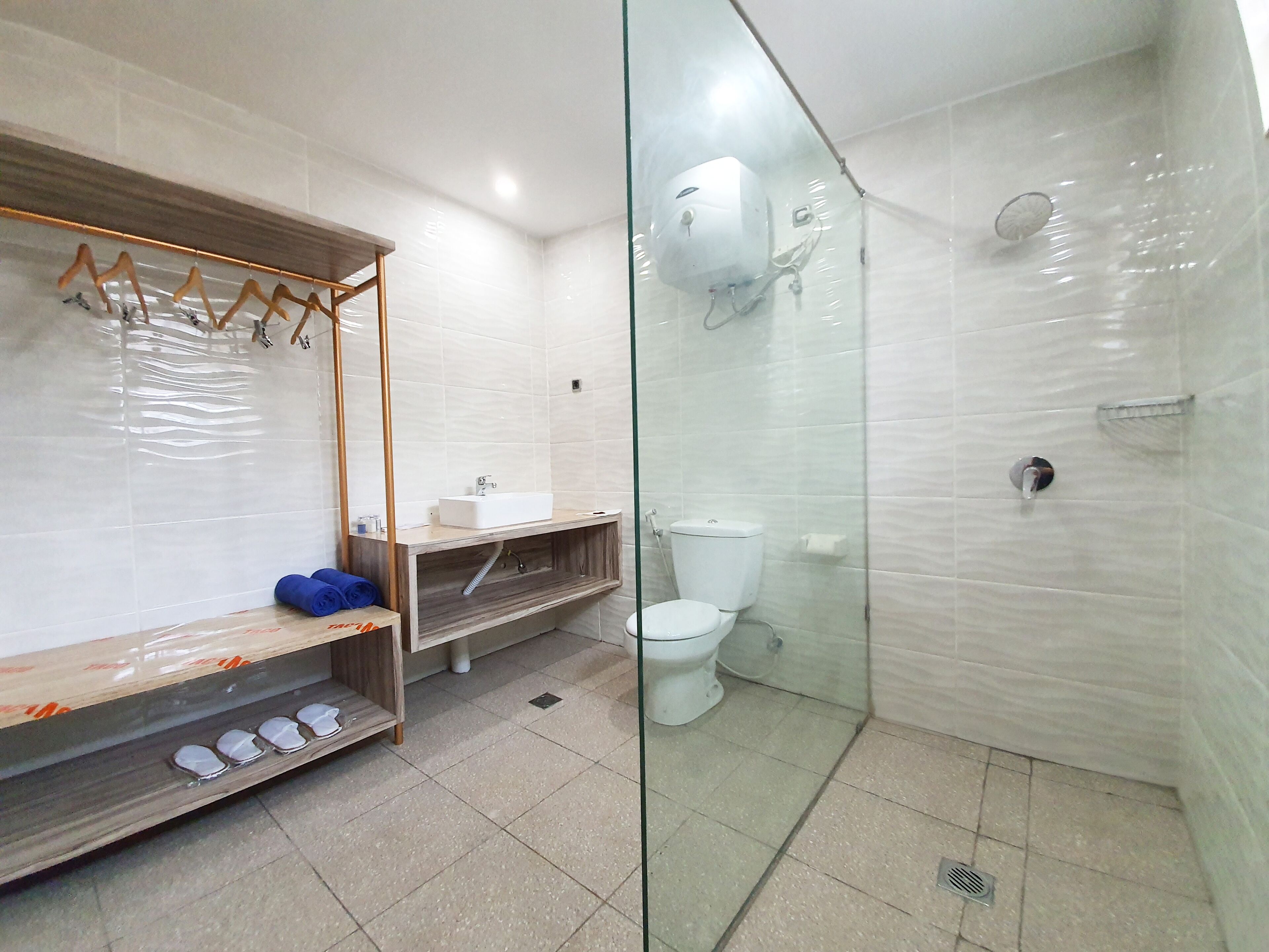 Studio Suite | Kamar mandi | Shower, perlengkapan mandi gratis, pengering rambut, dan handuk