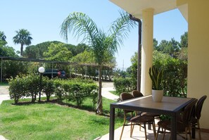 Outdoor dining - Hotel Residence Sciaron (Ricadi)