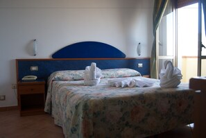 Double Room | Frette Italian sheets, in-room safe, WiFi - Hotel Residence Sciaron (Ricadi)