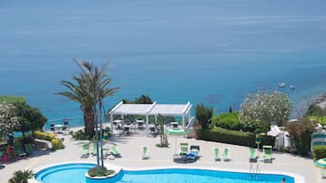 Näkymä rannalle/valtamerelle