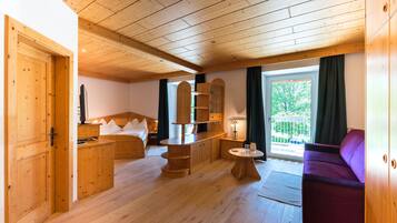 Superior Double Room, 1 Bedroom, Balcony | In-room safe, free WiFi, bed sheets