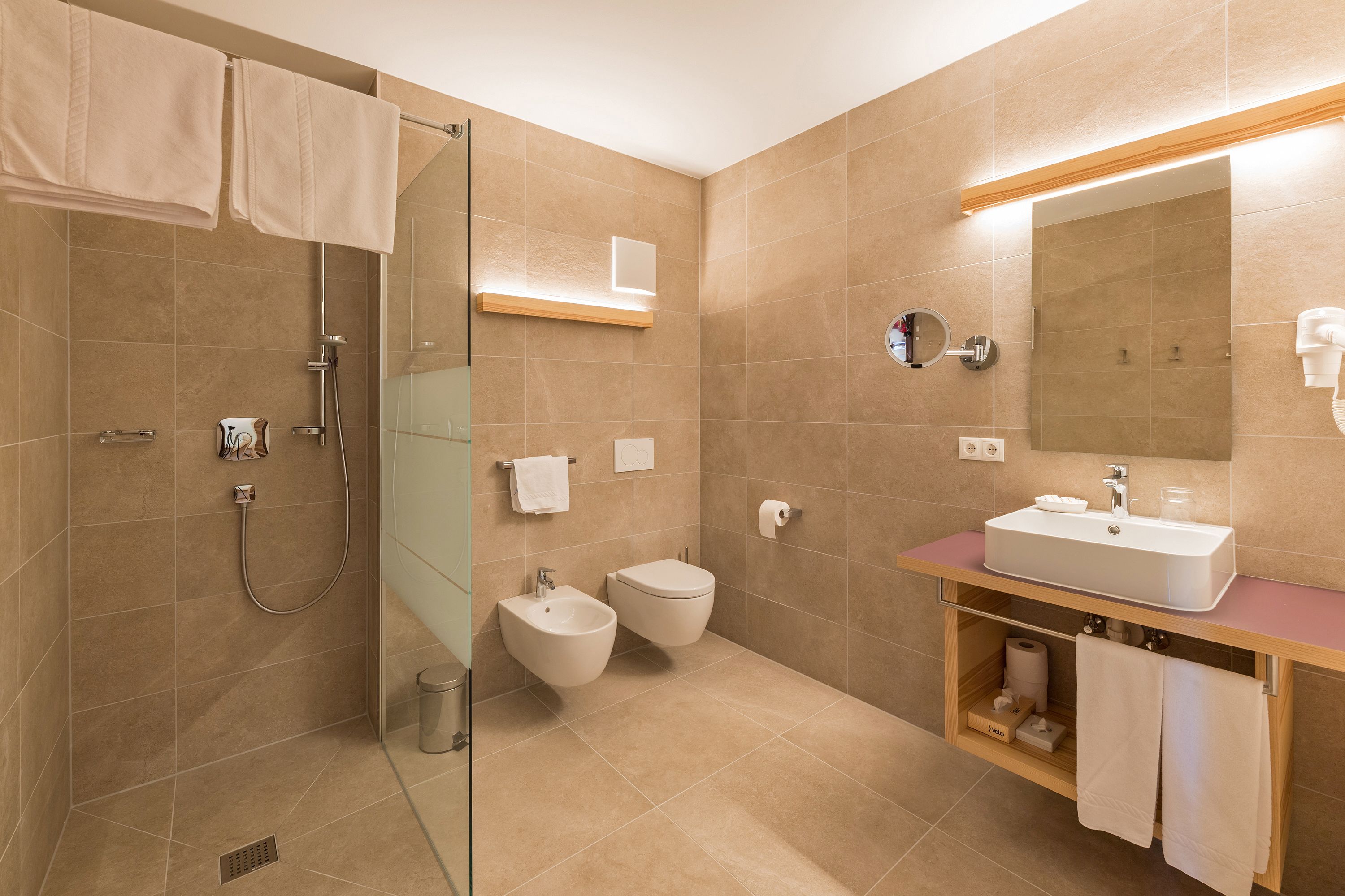 superior double room | bathroom | free toiletries, bidet, towels