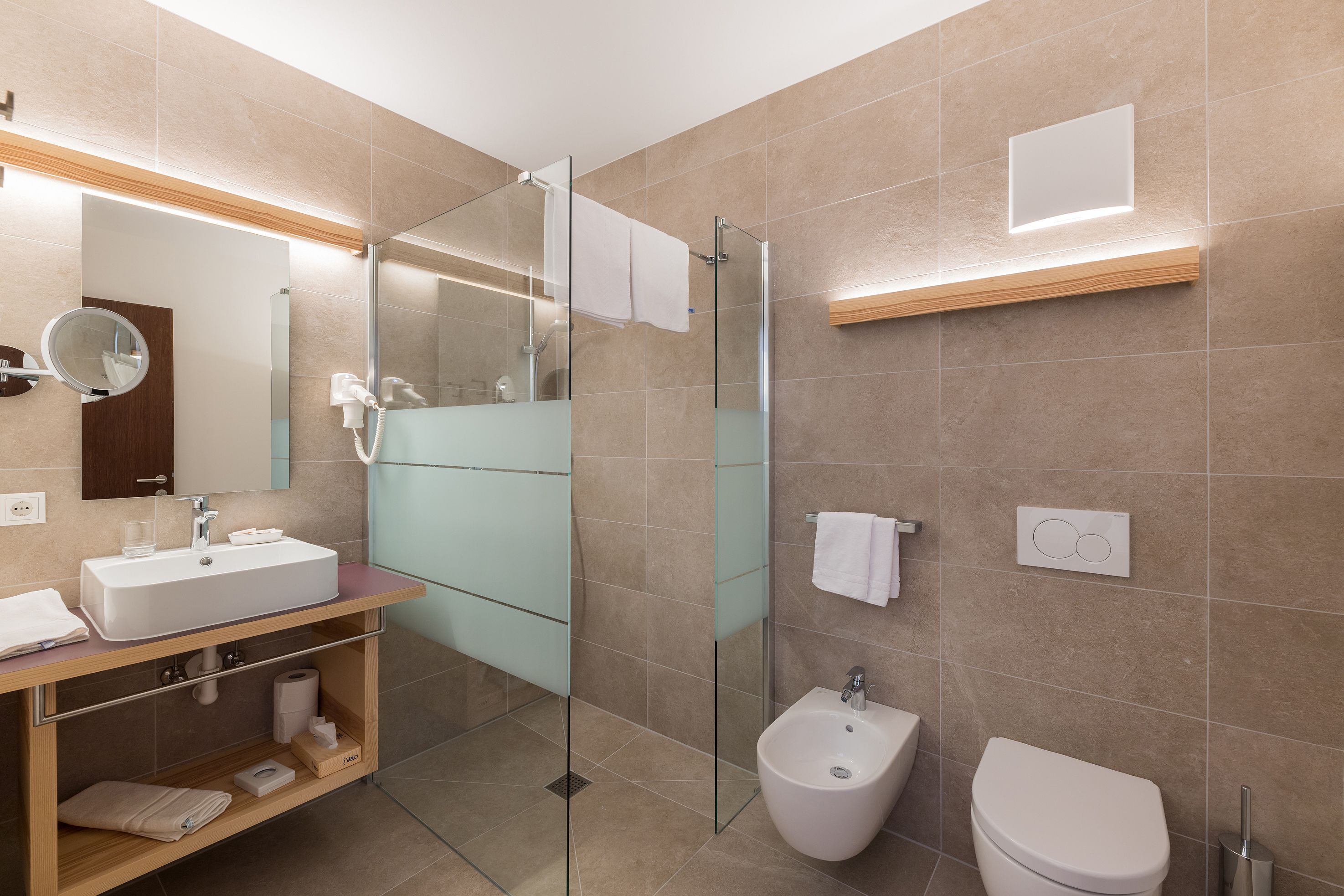 superior double room | bathroom | free toiletries, bidet, towels