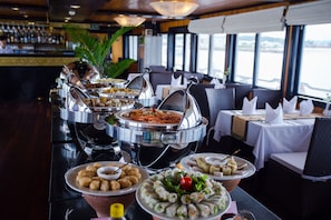 Free daily continental breakfast - Syrena Cruises (Ha Long)