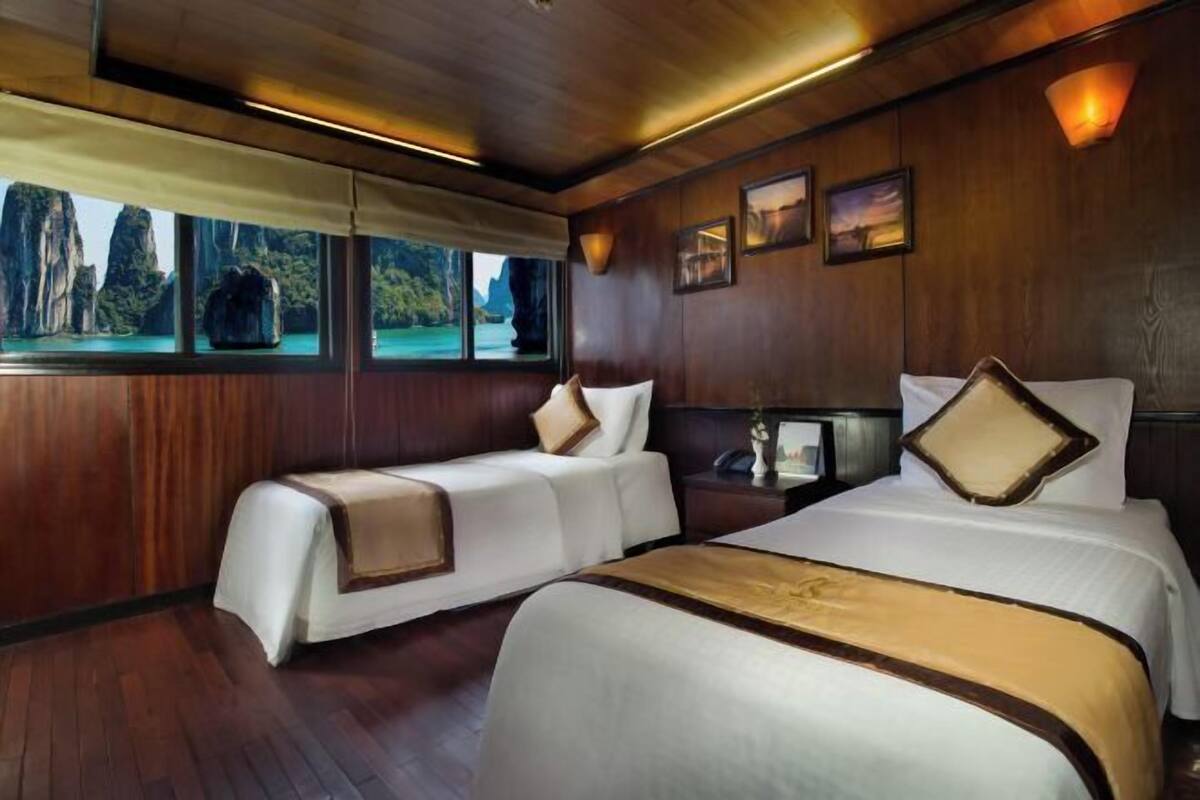 Premium bedding, in-room safe, soundproofing, free WiFi