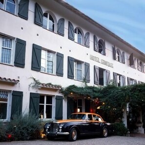 Front of property - Hôtel Ermitage (Saint-Tropez)