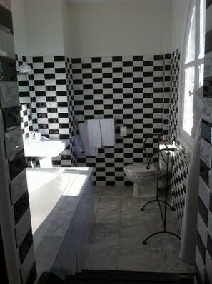 Svit | Badrum | Gratis toalettartiklar och hårtork