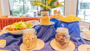Bữa sáng buffet hàng ngày với phụ phí nhỏ 