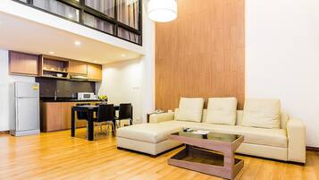 Duplex, 1 King Bed, Non Smoking, Kitchen | 1 bedroom, in-room safe, desk, laptop workspace