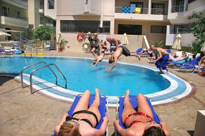 Outdoor pool, open 10:00 AM to 6:00 PM, pool umbrellas, sun loungers - Michel Apartments (Kos)