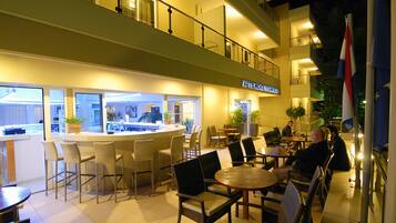 Bar (en la propiedad)