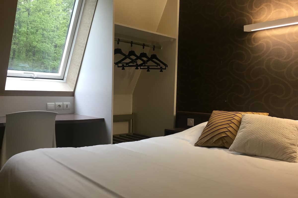 double room | desk, free wifi, bed sheets