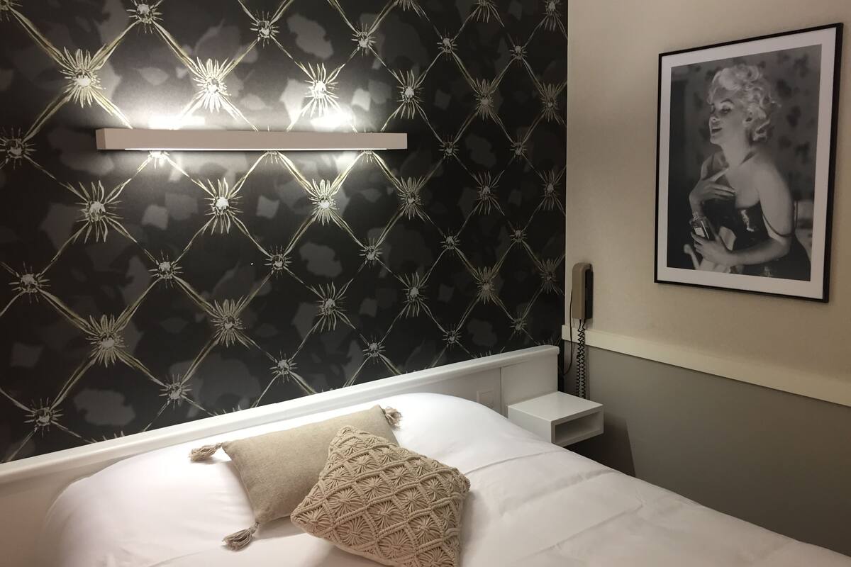 double room | desk, free wifi, bed sheets