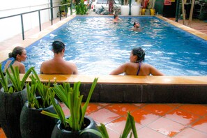 Outdoor pool - Tropical Breeze Guesthouse (Siem Reap)