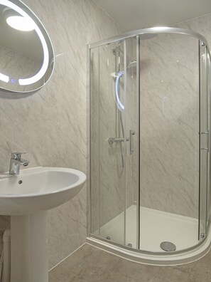 Firemannsrom – standard | Bad | Toalettartikler (inkludert), håndklær, såpe og sjampo