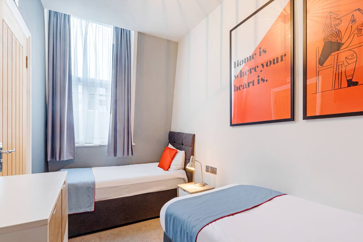 Chambre Deluxe avec lits jumeaux | Accès au Wi-Fi (inclus), literie fournie