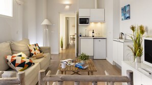 Leilighet – superior, 1 soverom | Eget kjøkken | Kaffetrakter/tekoker, kjøleskap, mikrobølgeovn og vannkoker