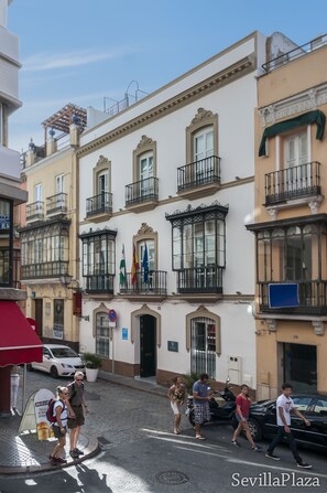 Vista frontal de la propiedad