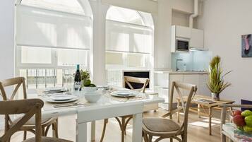 Apartment, 2 Bedrooms | Living room | 32-inch LED TV with satellite channels, TV