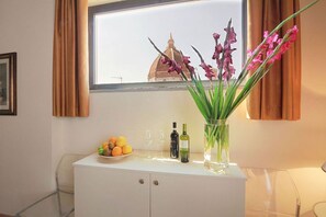 Deluxe Apartment, 1 Bedroom, City View (5 people) | Living area | LCD TV - Relais Martinez Florence (Florence)