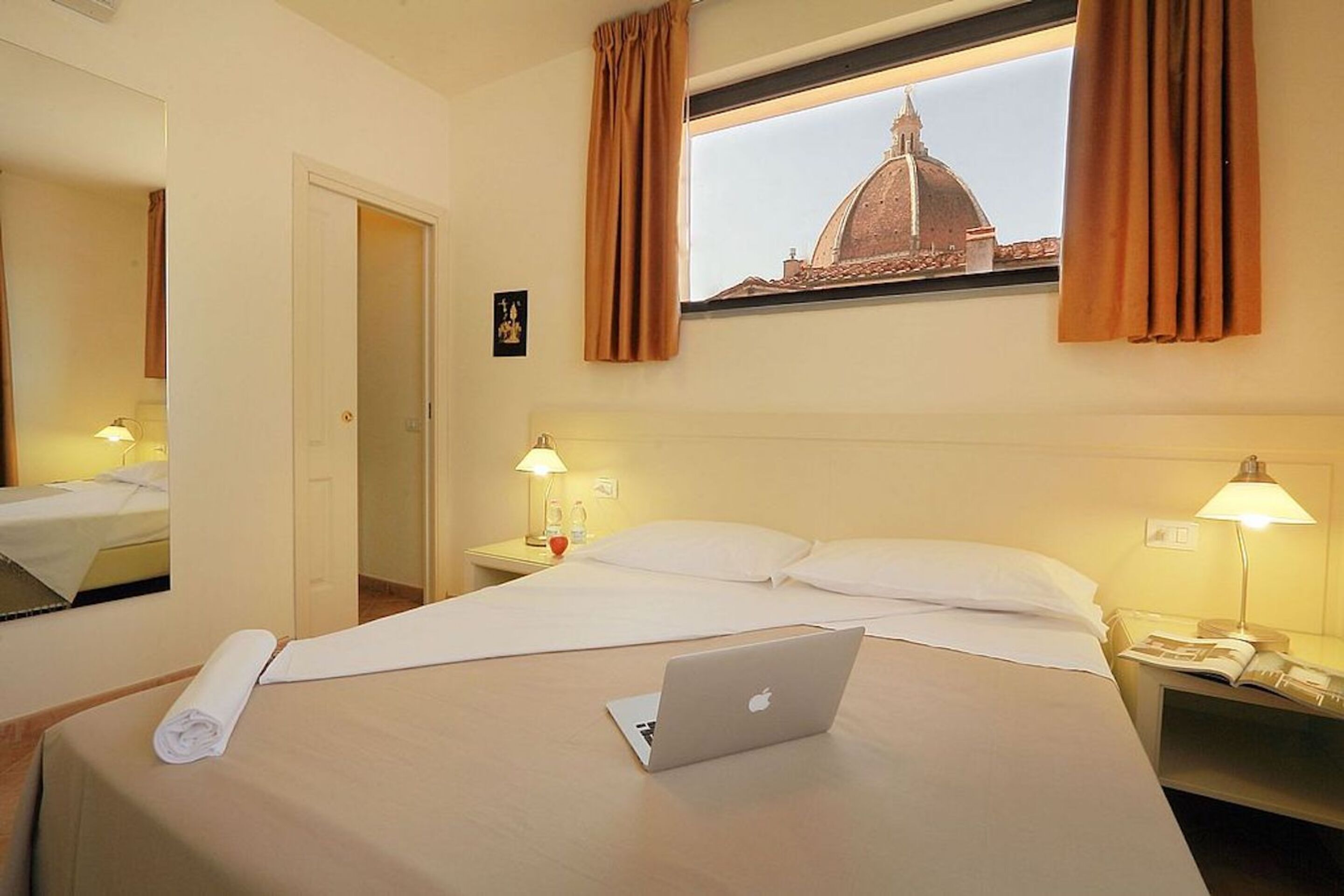 Deluxe-Apartment, 1 Schlafzimmer, Stadtblick (5 people) | Bügeleisen/Bügelbrett, kostenloses WLAN, Bettwäsche